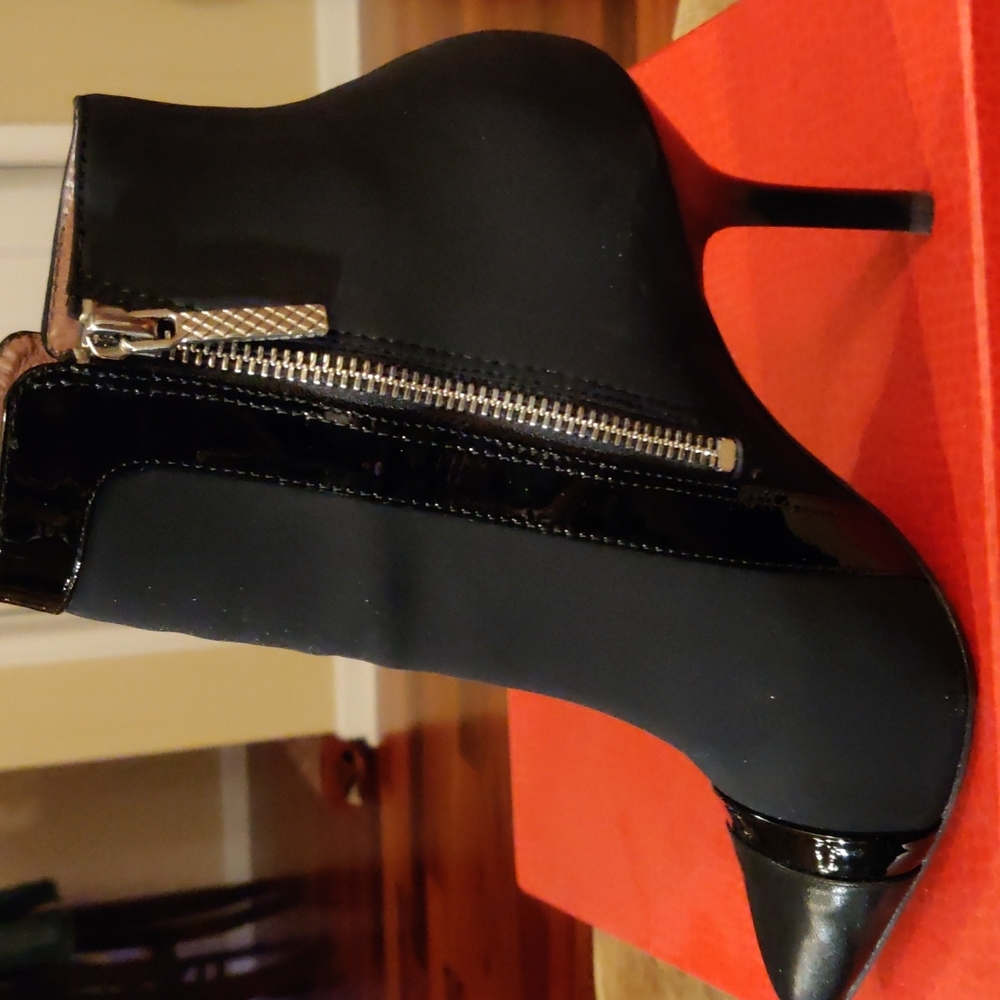 Donald J. Planer genuine leather inside, patent details outside. Leather toe. - Picture 4 of 4